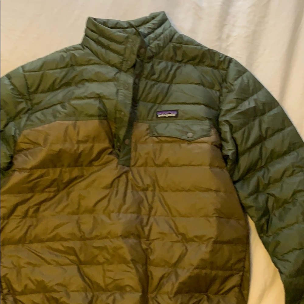 Patagonia men’s down pullover